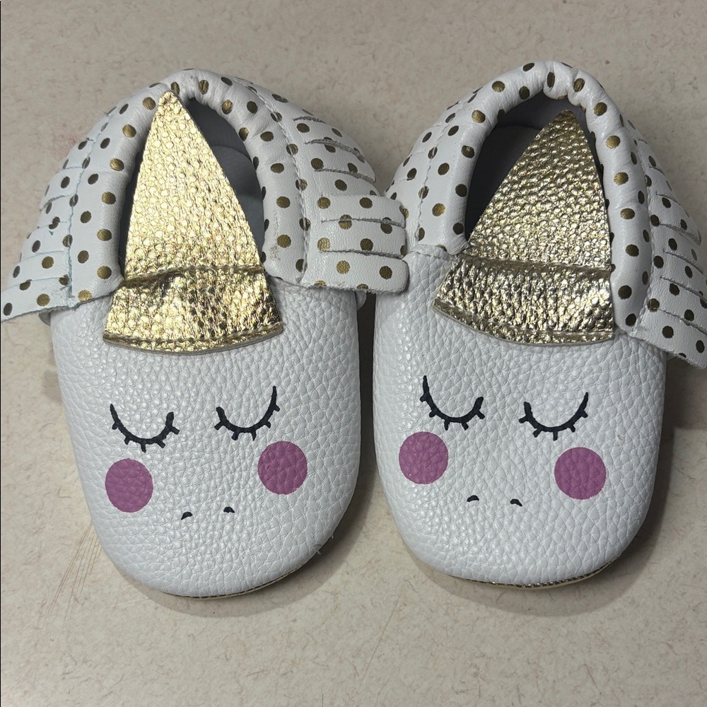 Adorable Unicorn Baby Shoes with Gold Accents myggpp size 5